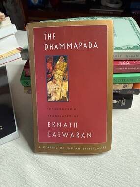 The Dhammapada: Introduced & Translated by Eknath Easwaran (Paperback)